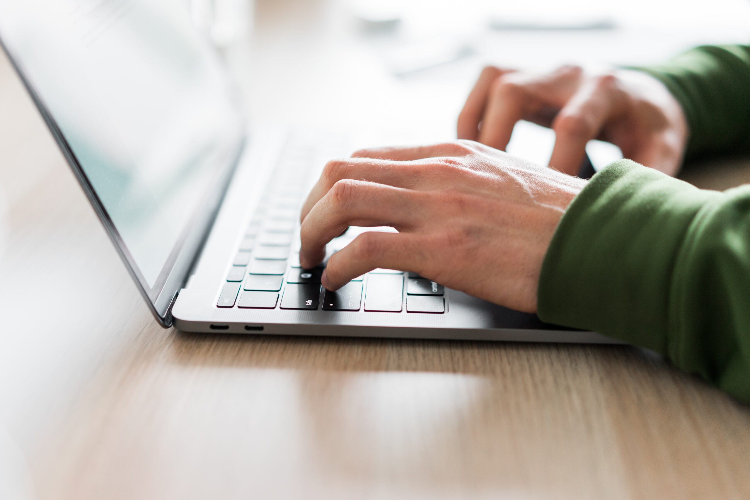Krisenkommunikation meistern: Wie eine Online Marketing Firma zum Rettungsanker wird